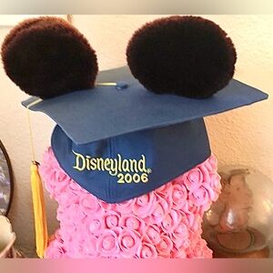 Disneyland Vintage 2006 Graduation Cap with Mouse Ears blue & yellow tassel NWOT